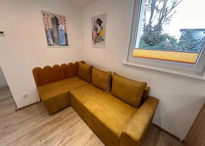 Apartament Szczęśliwa 13 *